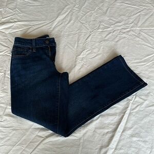 Old navy dark blue bootleg cut jeans, 26.5” inseam in GREAT CONDITION. Size 0